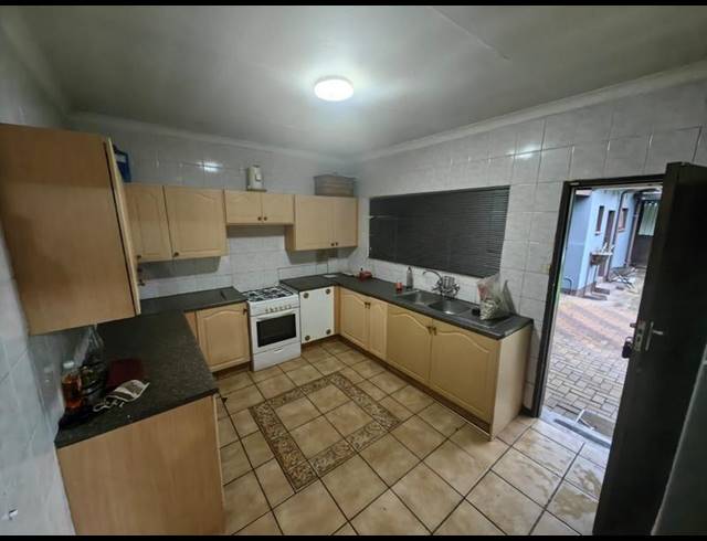 3 BEDROOM HOUSE FOR SALE IN VANDERBIJLPARK SE 6